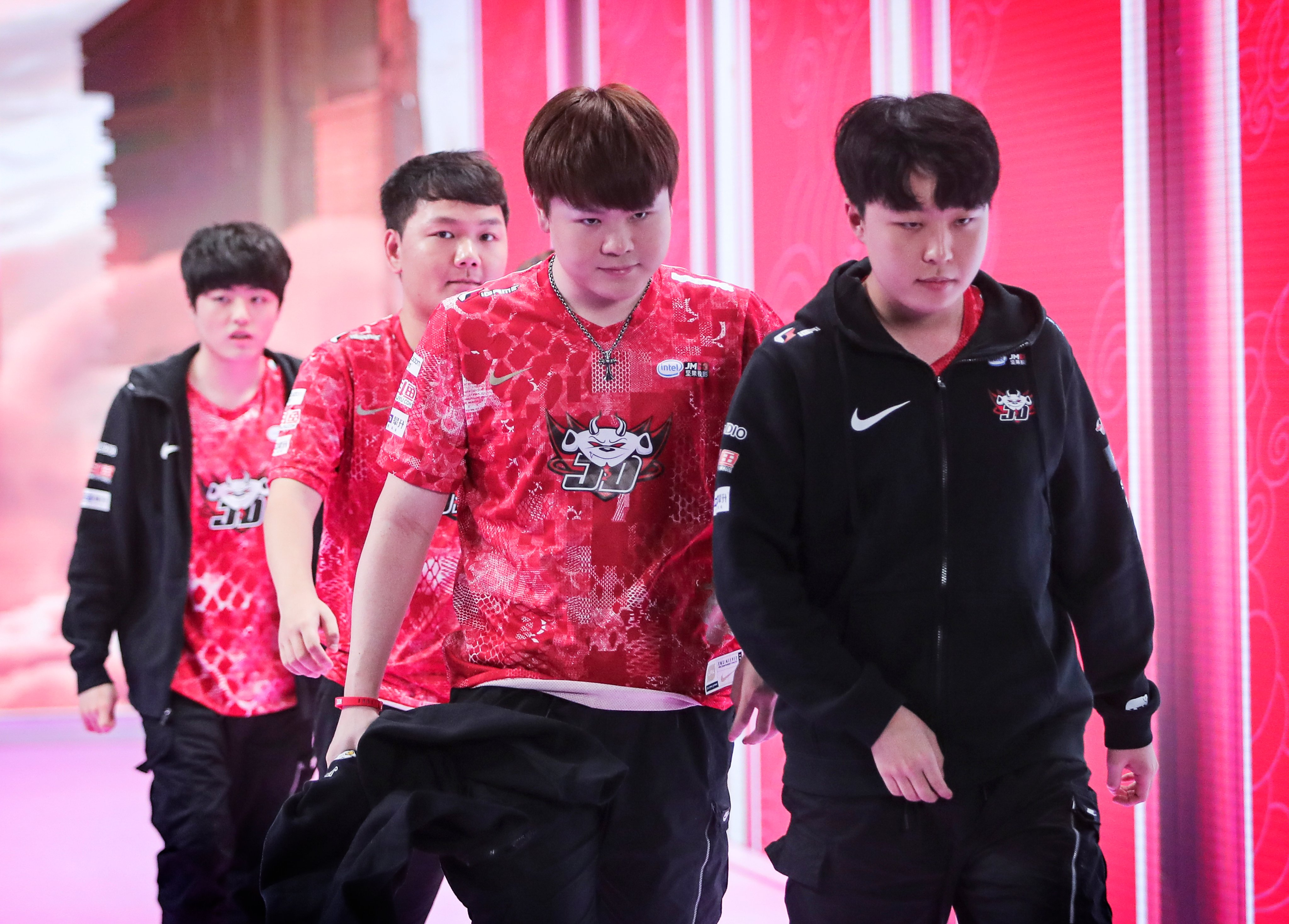TSM血洗CLG，Bin关键团战开团秒人宿敌对决成都决赛之夜，点燃全场激情的简单介绍