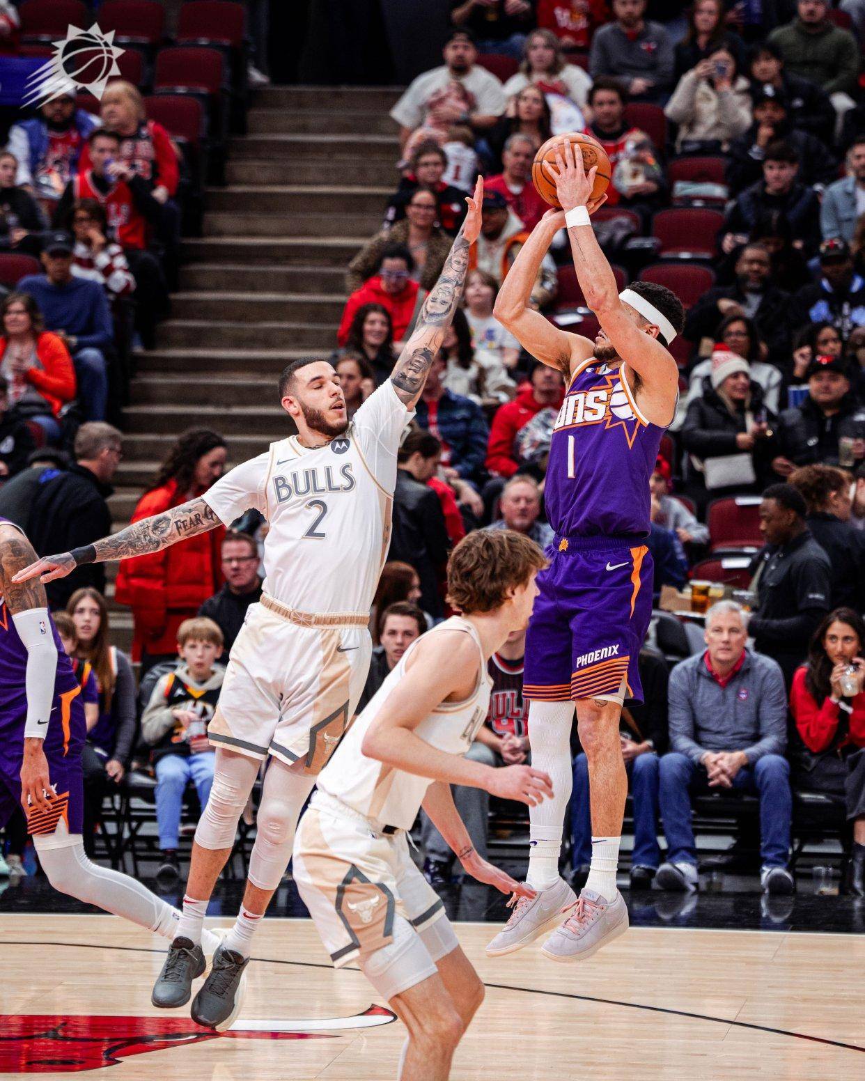 篮网B队完胜步行者,布克统治全场 篮网B队完胜步行者,布克统治全场