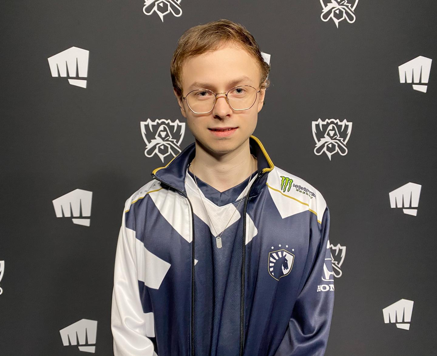 GEN绝杀TL，Caps关键团战开团秒人强强对话入围赛，让粉丝疯狂欢呼