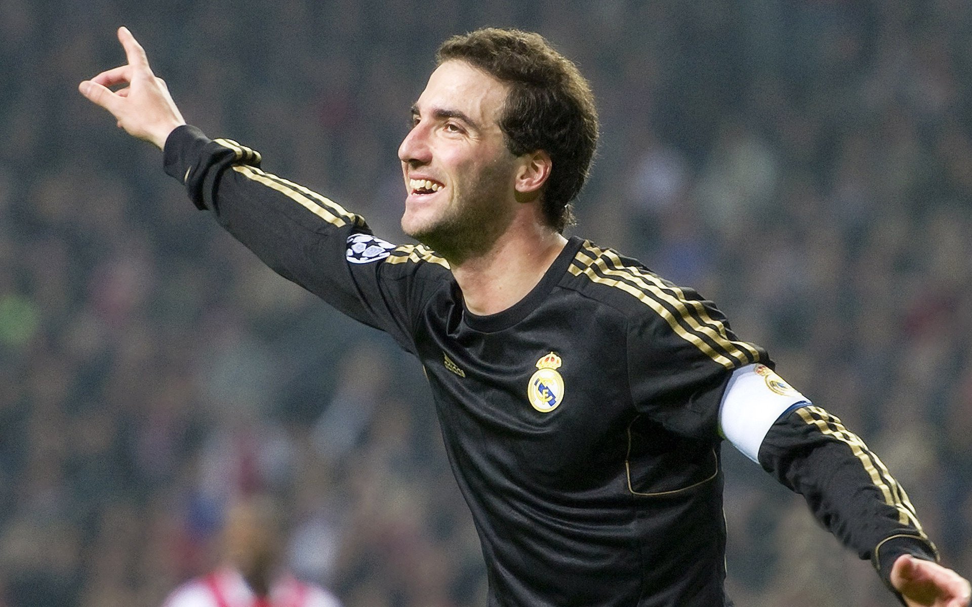 开云体育APP下载-从撕裂之城到伯纳乌，当布罗格登的沉稳遇见马克西的魔法，我们谈论的突破有何不同？